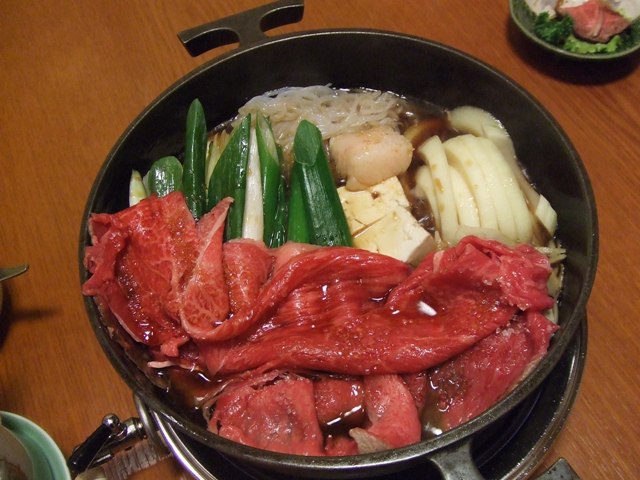 I had Sukiyaki at a distinguished Sukiyaki restaurant!_e0046748_2220281.jpg