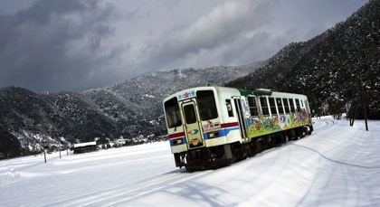 夕方近くになると扇ノ山を覆っていたガスも晴れて、見事な雪景色を...._b0194185_23264494.jpg