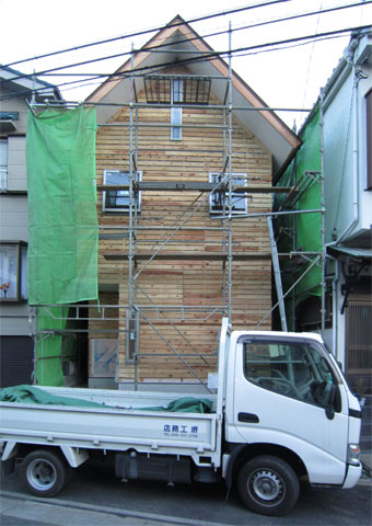 「三角屋根の家」の最近の現場の様子。_c0195909_1903336.jpg