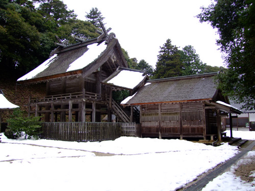 「島根県 出雲・松江を巡る旅2011 八重垣神社からどうぞ 本殿国宝の神魂神社(かもすじんじゃ)」_a0000029_0323589.jpg