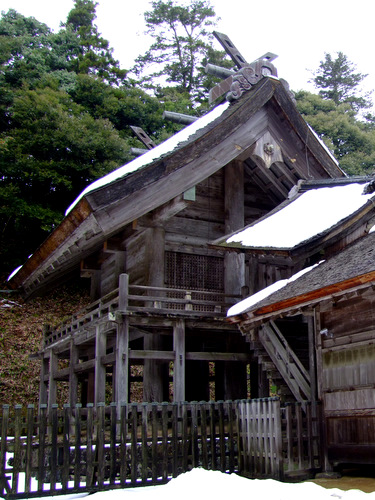 「島根県 出雲・松江を巡る旅2011 八重垣神社からどうぞ 本殿国宝の神魂神社(かもすじんじゃ)」_a0000029_0382830.jpg
