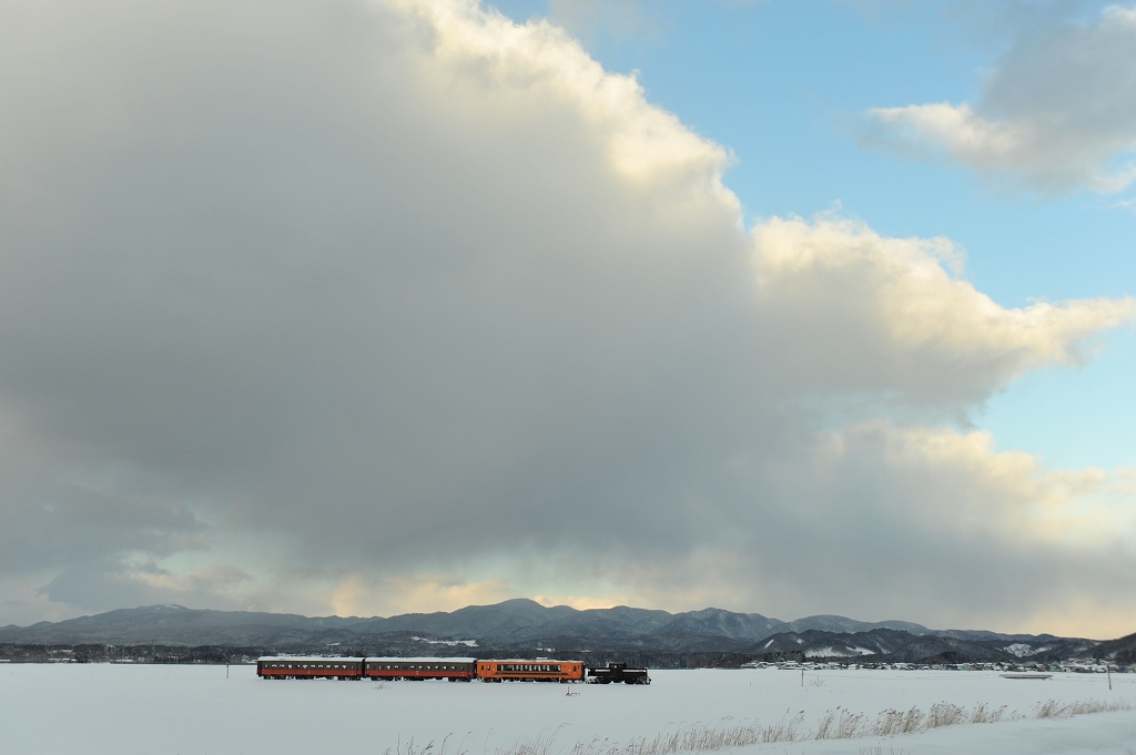 夕暮れ列車　津軽鉄道_f0050534_9532431.jpg