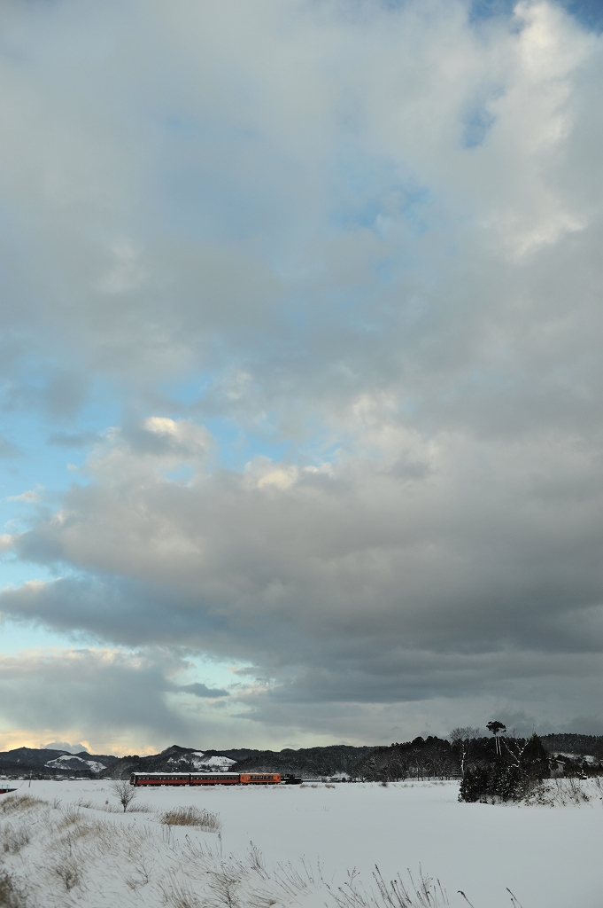 夕暮れ列車　津軽鉄道_f0050534_9534733.jpg
