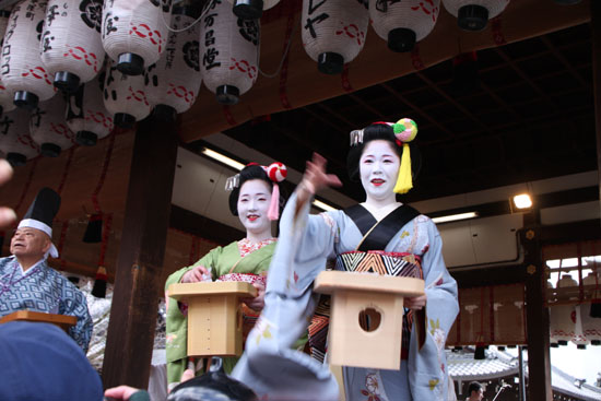 京の節分2　八坂神社_e0048413_2240481.jpg