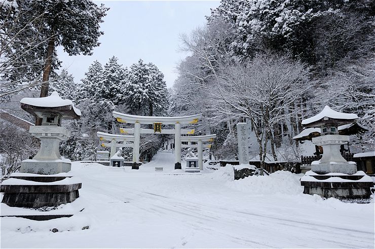 信頼も厚い 三峰神社 photograph : ~雪~ 1 絵画/タペストリー