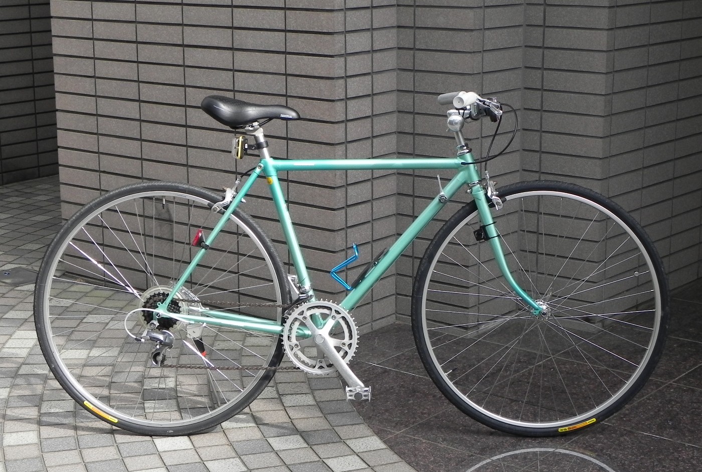 BRIDGESTONE RD FITNESS : 自転車はどれも銀色 BRIDGESTONE RD FITNESS : 自転車はどれも銀色