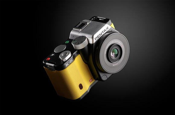 【CP+2012の楽しみ方】Pentax K-01 発表。デザイナーはマーク・ニューソン_c0071611_1249710.jpg