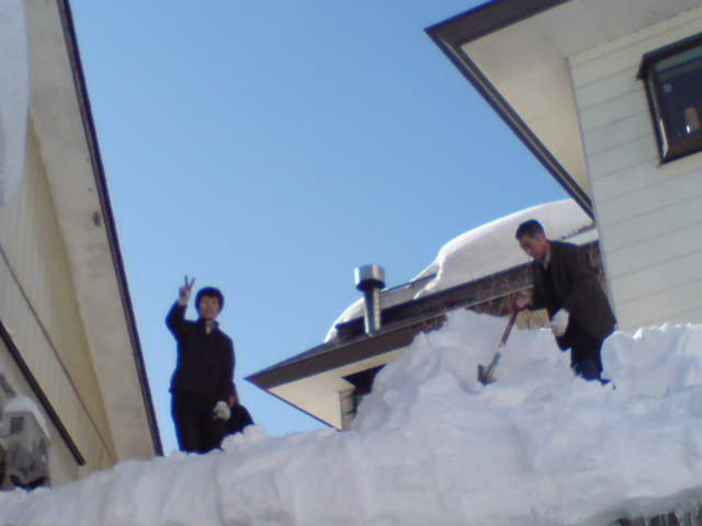 青空の下、本日は除雪デー。_d0182179_16273384.jpg