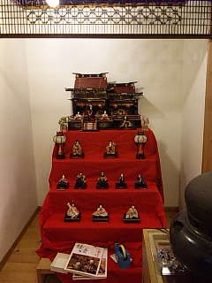 吉原本宿ただ今お雛様展の準備中。_b0093221_1664229.jpg