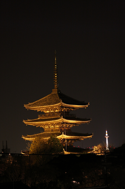 東山花灯路2009② －八坂の塔－_b0169330_14502672.jpg