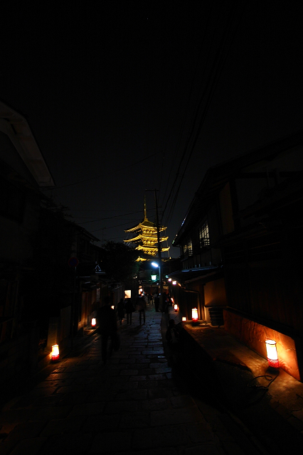 東山花灯路2009② －八坂の塔－_b0169330_1452562.jpg