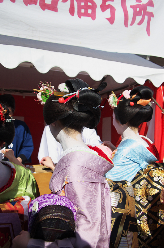 舞妓さん・福引～置屋さんへ（八坂神社）_f0155048_21415947.jpg