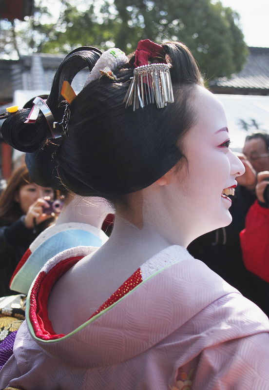 舞妓さん・福引～置屋さんへ（八坂神社）_f0155048_21423775.jpg