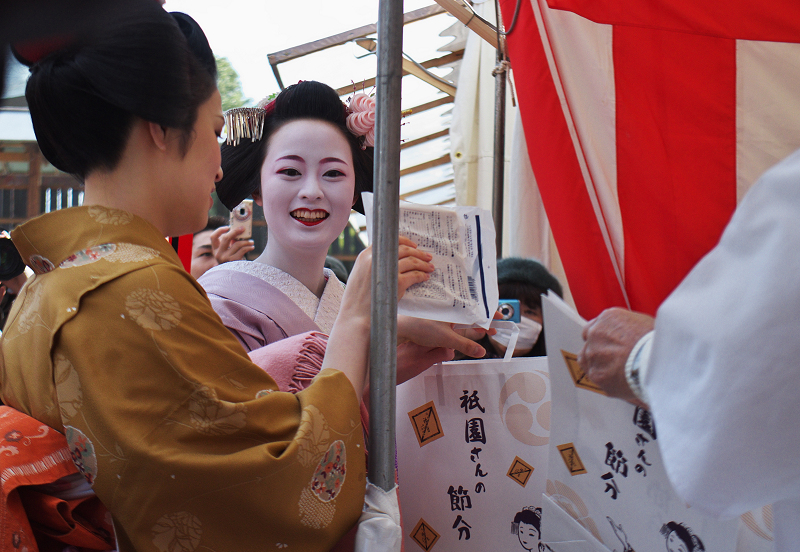 舞妓さん・福引～置屋さんへ（八坂神社）_f0155048_214246.jpg