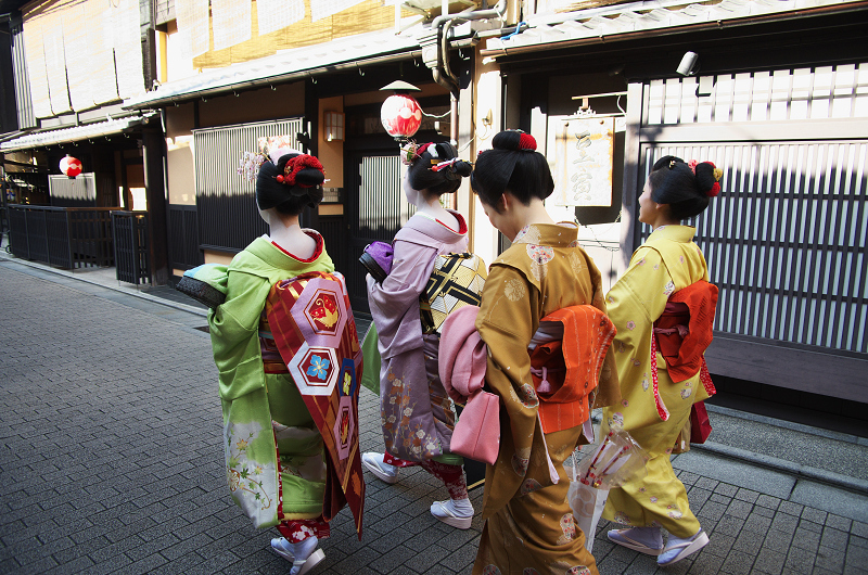 舞妓さん・福引～置屋さんへ（八坂神社）_f0155048_214402.jpg