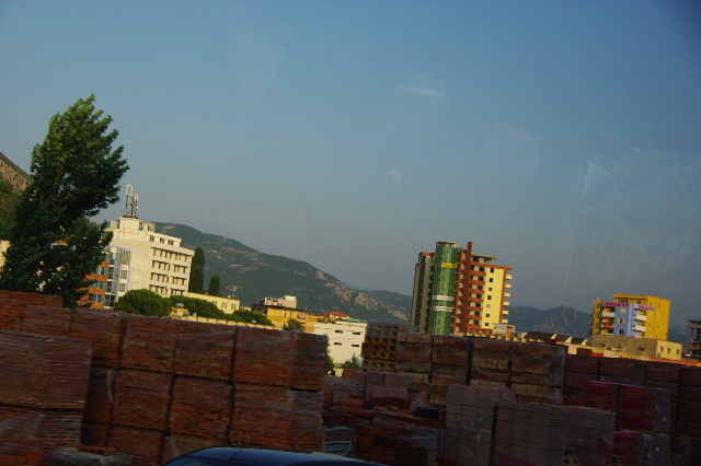 【アルバニア】 アルバニアの内陸部を走り、ちと休憩。_c0011649_6424232.jpg