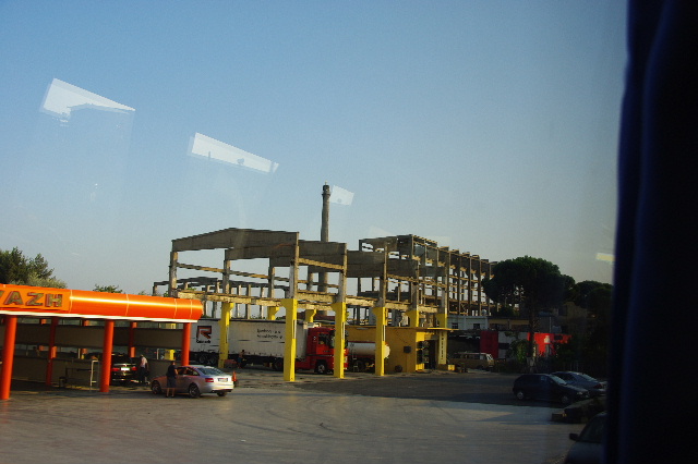 【アルバニア】 アルバニアの内陸部を走り、ちと休憩。_c0011649_6512195.jpg