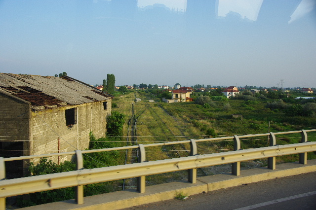 【アルバニア】 アルバニアの内陸部を走り、ちと休憩。_c0011649_6521673.jpg