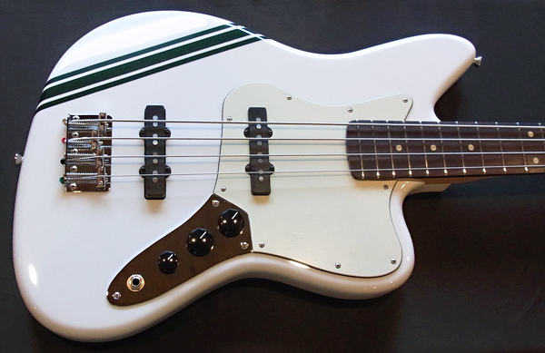 「WhiteのPsychomaster Bass 1本目」が完成〜しました!_e0053731_18181555.jpg