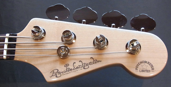 「WhiteのPsychomaster Bass 1本目」が完成〜しました!_e0053731_18182180.jpg