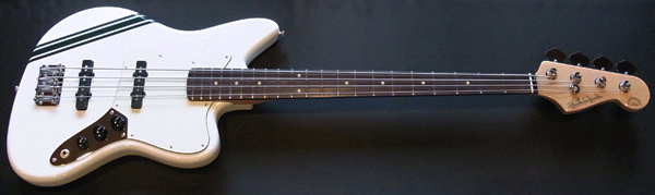 「WhiteのPsychomaster Bass 1本目」が完成〜しました!_e0053731_18333867.jpg
