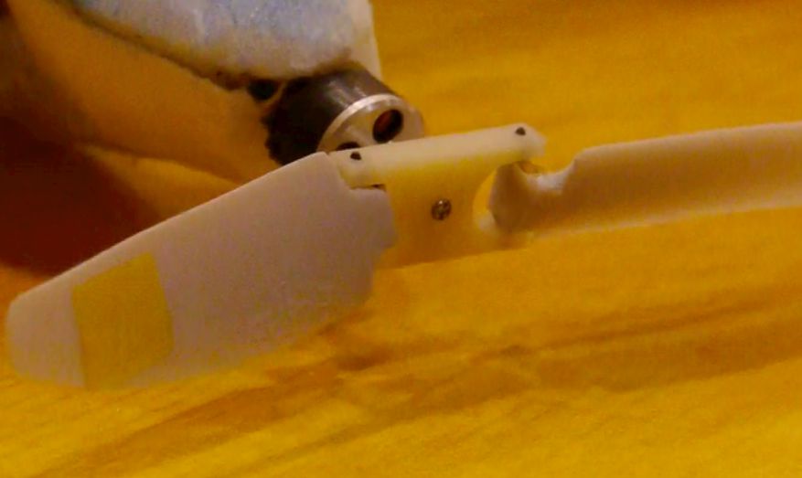 超軽量折ペラを求めてと SIW403ウィングホルダ_d0067943_1974697.jpg