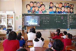 徳島県美馬市と板野郡小中学校での映画の活用_b0115553_2355652.jpg