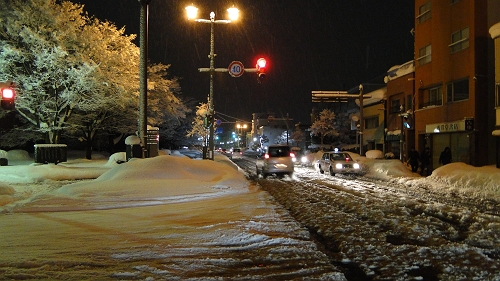 たまに大雪の街の現状。_c0033567_0153993.jpg