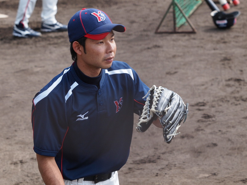 2/5ヤクルトキャンプ、若松臨時コーチが若手を指導_e0222575_20386.jpg