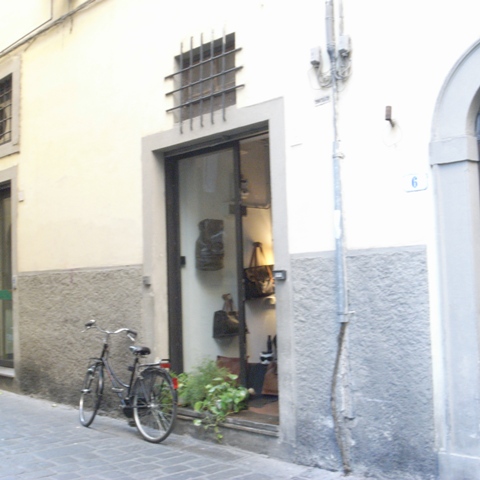 フィレンツェで革の職人さんに出会う_c0160822_1336761.jpg