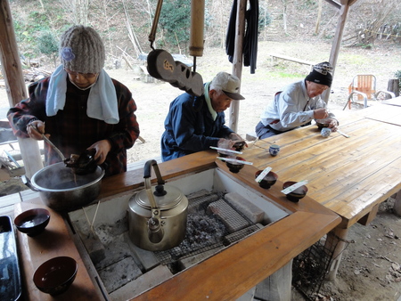 臨時活動日：展望台建設第１０日目_c0108460_1854357.jpg