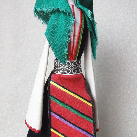[15305]ブルガリア　ヴィンテージ人形　緑のスカーフ　大きなお人形 _e0141025_020912.jpg