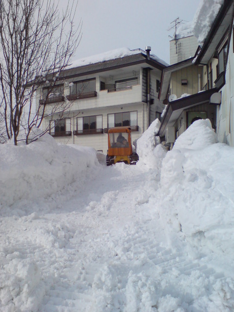 この冬2度目の雪下ろし。_d0182179_17104547.jpg