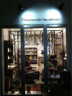 Allamanda-leatherさん出店_a0169145_1211918.jpg