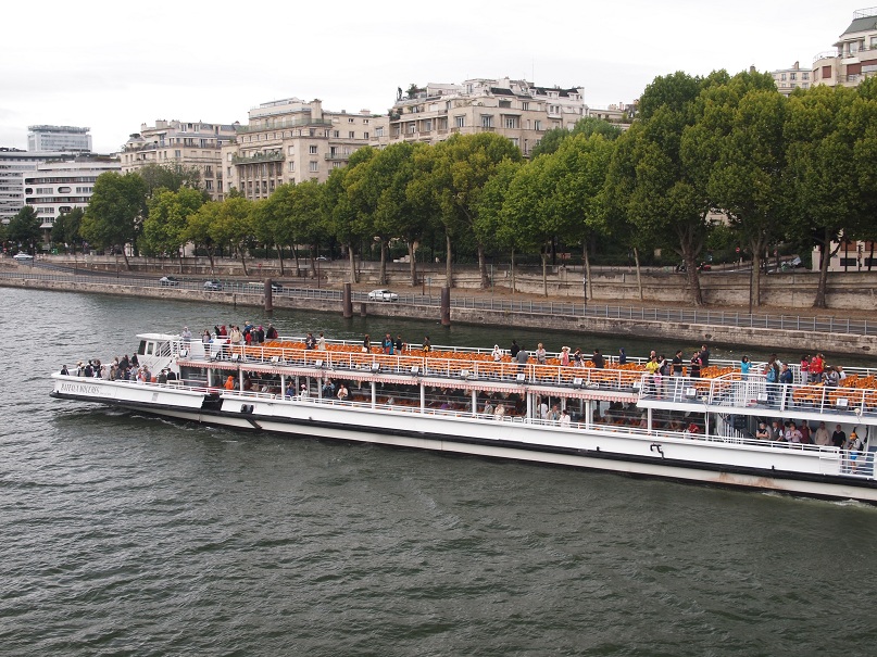 パリのバトー・ムーシュ（bateau-mouche)_a0133653_15475523.jpg