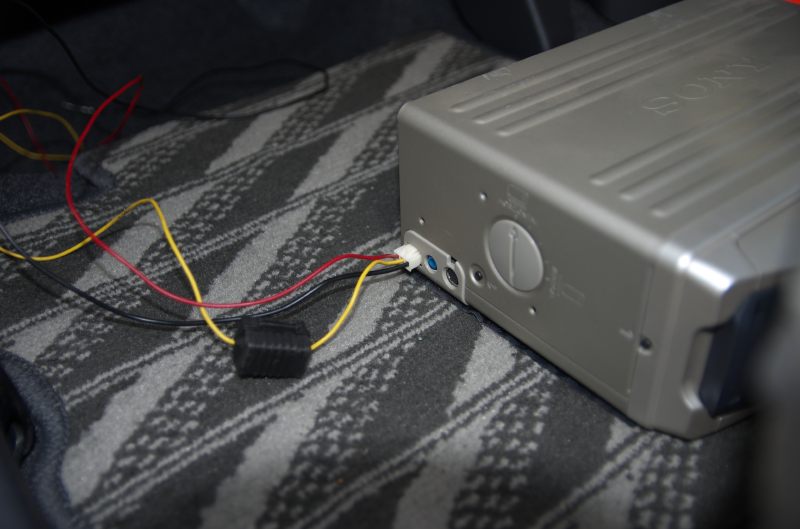 社長の車にcdチェンジャーを取り付け ビール最高