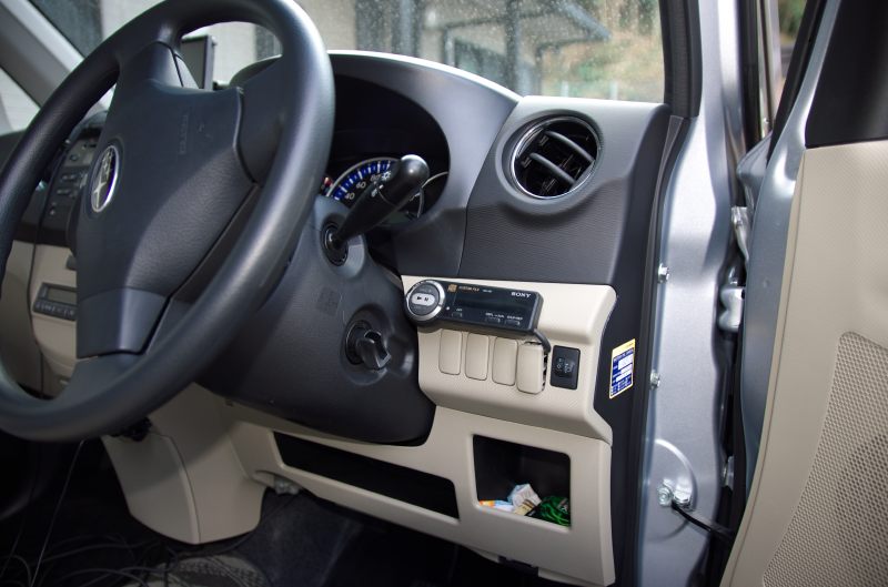 社長の車にcdチェンジャーを取り付け ビール最高