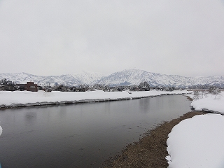魚野川の流れと曇り空_a0084753_1557102.jpg