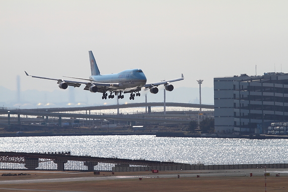 妻を訪ねて984マイル　その1　大韓航空のB747-400_e0204891_22333930.jpg