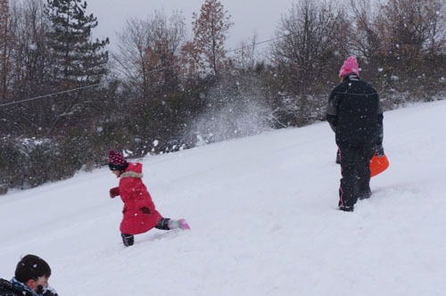 大人も子供も雪遊び_f0106597_1533767.jpg