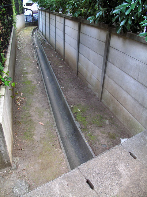 開渠や湧水池の痕跡の残る深大寺用水西堀中流部～深大寺用水と入間川を紐解く（8）_c0163001_2252246.jpg