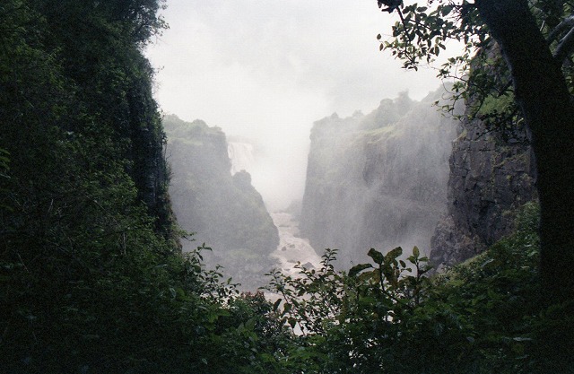 1985年のビクトリアフォールズ　ザンビア、ジンバブウェ国境： Zambia, Zimbabwe_a0183811_20511925.jpg