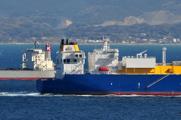 Brunei Gas Carriers 「AMALI」_e0158925_2326984.jpg