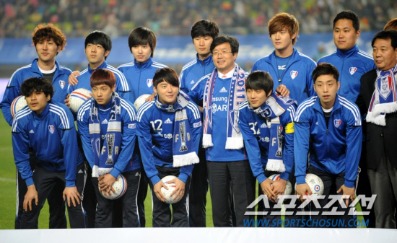 朝鮮日報2 14 ジュンス率いる芸能人サッカーチーム 東京で慈善試合 Byj File ペ ヨンジュン ニュース
