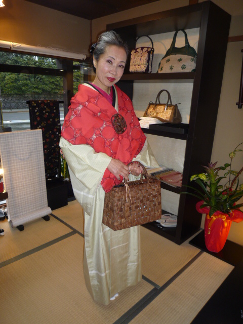 加藤ますえさん・山葡萄のバッグと山葡萄のブローチ_f0181251_18235189.jpg