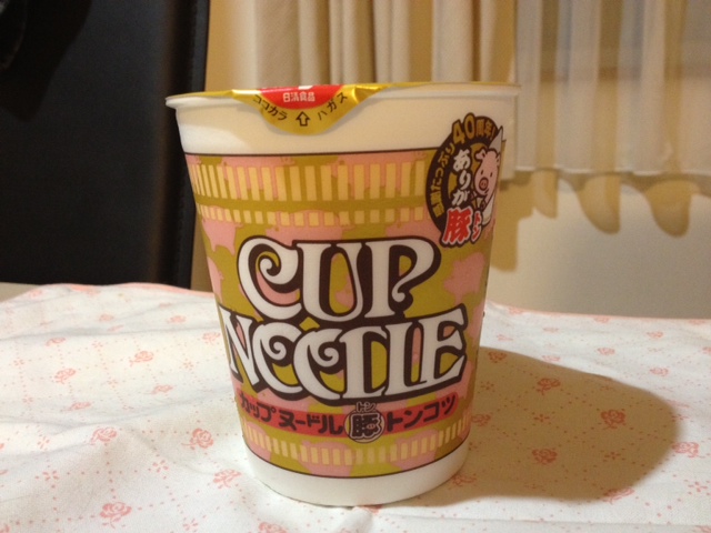 日清カップヌードル 豚とんこつ(^0_0^)_c0213517_14561698.jpg