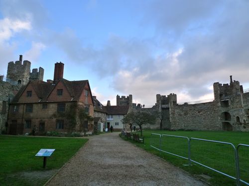 FRAMLIGHAM CASTLE☆_f0165831_97438.jpg