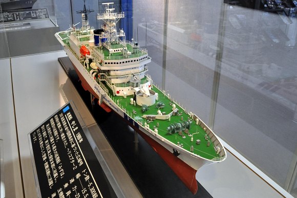 「船の科学館ミニ展示場」と羊蹄丸のその後・・・_e0158925_2275411.jpg