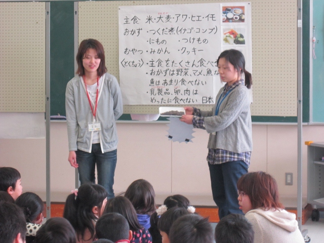 新潟市立巻南小学校にて「とつげき!!世界の食文化」のワークショップを実施しました。_c0167632_15211989.jpg