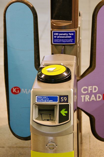 ロンドン地下鉄 Underground の乗り方 文化遺産見学案内所